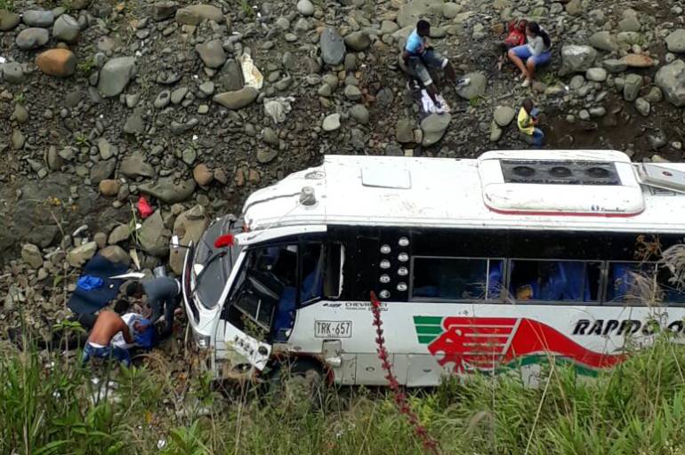 Accidente de bus en la vía Quibdó - Medellín