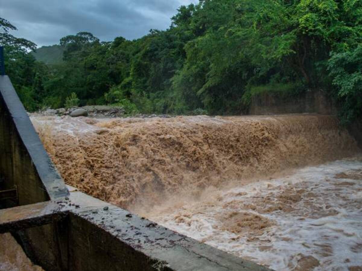 Neiva sin agua potable por el invierno