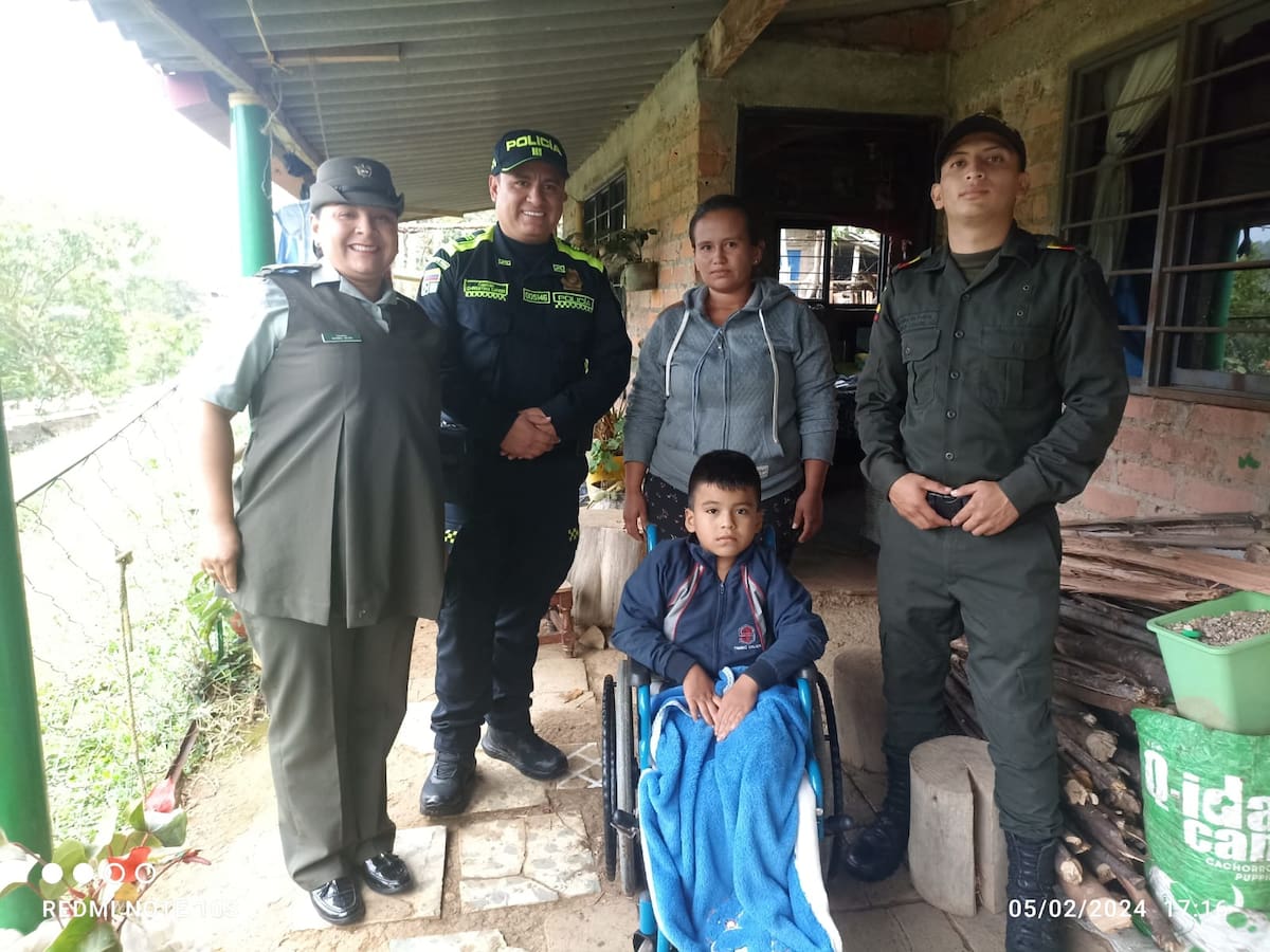 La patrullera que lidera acciones para ayudar a comunidades vulnerables en Cauca