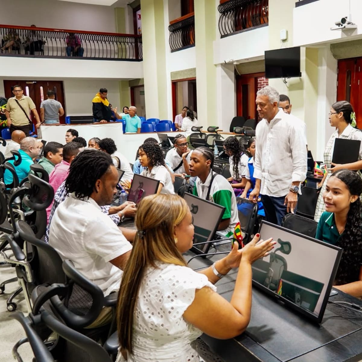 Estudiantes de colegios oficiales piden permanencia del Modelo de Naciones Unidas en el Concejo