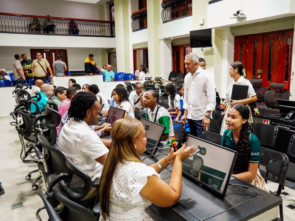Estudiantes de colegios oficiales piden permanencia del Modelo de Naciones Unidas en el Concejo