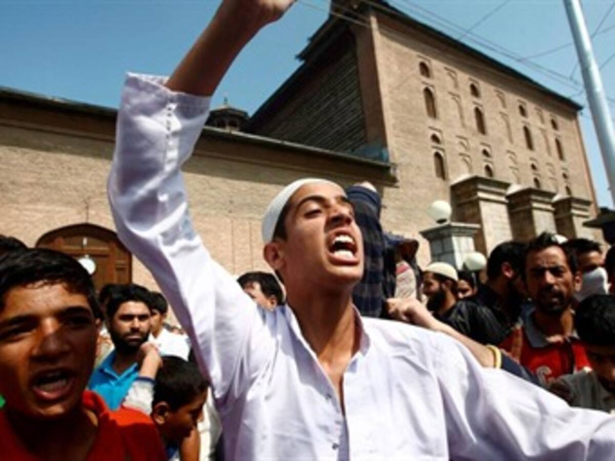 Manifestantes musulmanes apedrean el consulado de EEUU en Chennai, India