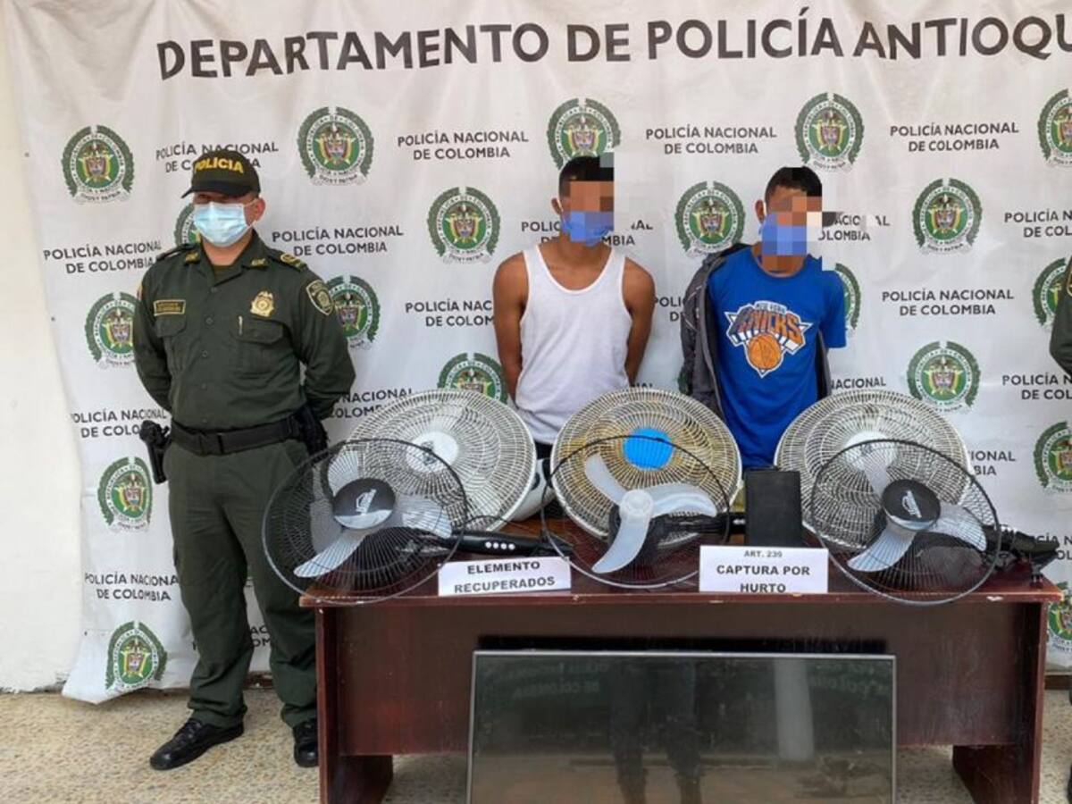 Capturan a dos venezolanos minutos después de que atracaran una escuela