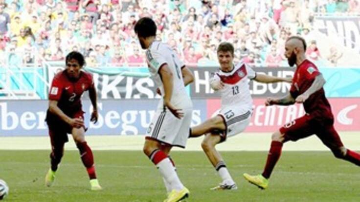 Thomas Müller marcó el tercero para Alemania frente a Portugal