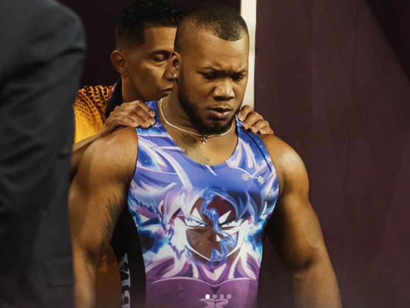 Yeison López con su camisa de 'Gokú'