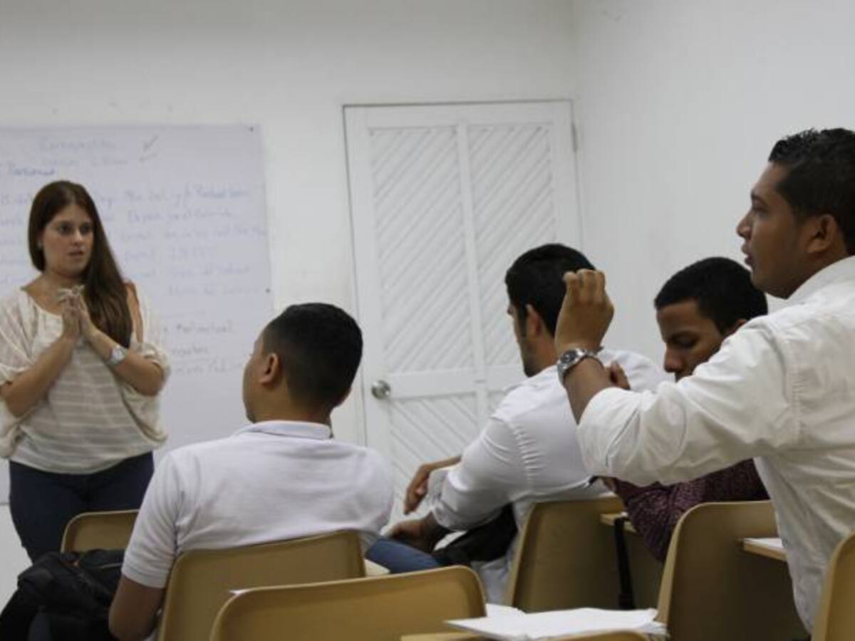 Jóvenes en Bogotá pueden demorarse hasta año y medio buscando trabajo