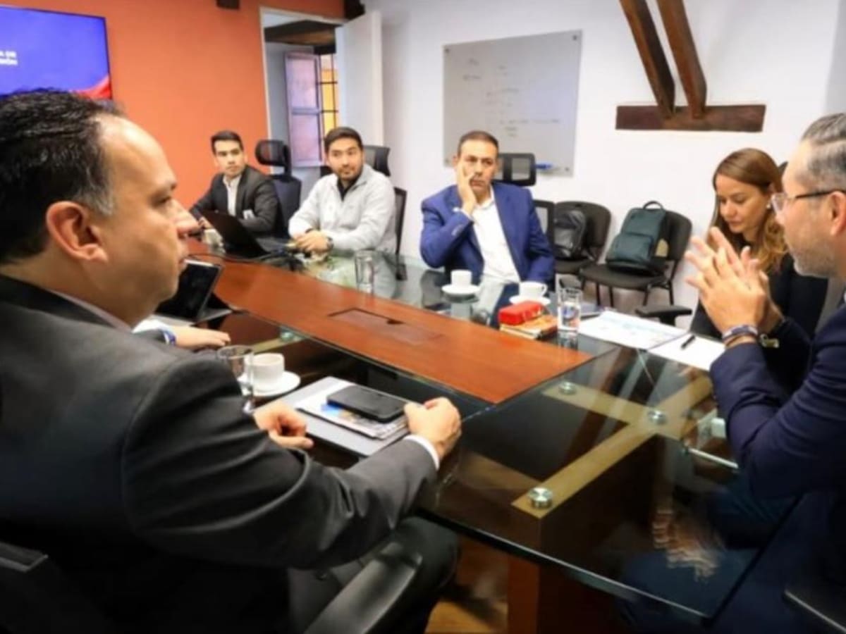 Reunión entre MinVivienda y gobernador de Santander: se construirán 400 casas en el departamento