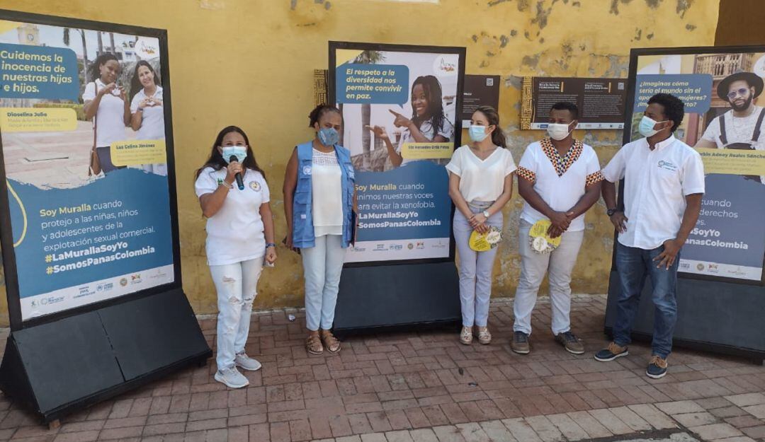 En la Plaza de la Paz fue abierta al público una exhibición con varios mensajes que hablan de cómo proteger a los niños, niñas y adolescentes