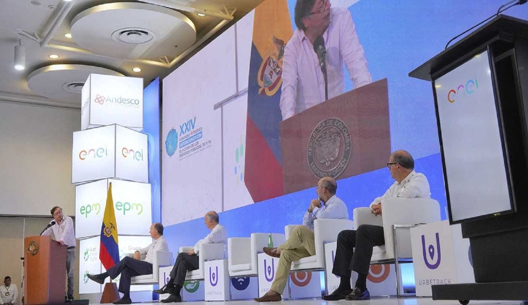 Desde Cartagena mandatario hizo el llamado a la Superintendencia de Servicios Públicos y las comisiones reguladoras