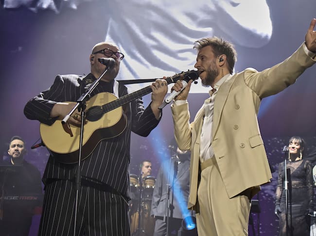 MEXICO CITY, MEXICO - MARCH 6: Leonel García and Noel Schajris of Sin Bandera perform during a concert at Arena Ciudad de Mexico on March 6, 2026 in Mexico City, Mexico. (Photo by Medios y Media/Getty Images)