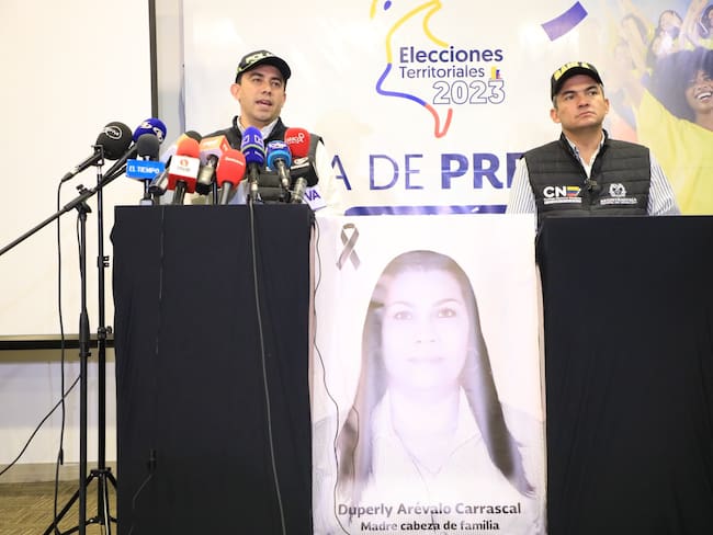 Registrador nacional y presidente del CNE rindieron homenaje a Duperly Arévalo, funcionaria de la Registraduría que perdió la vida en una asonada (Foto: Registraduría)