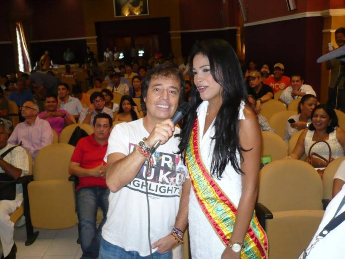 Darío Arizmendi y su equipo desde la heroica, mostrando lo mejor de la ciudad y sus gentes. Foto: Caracol Radio.