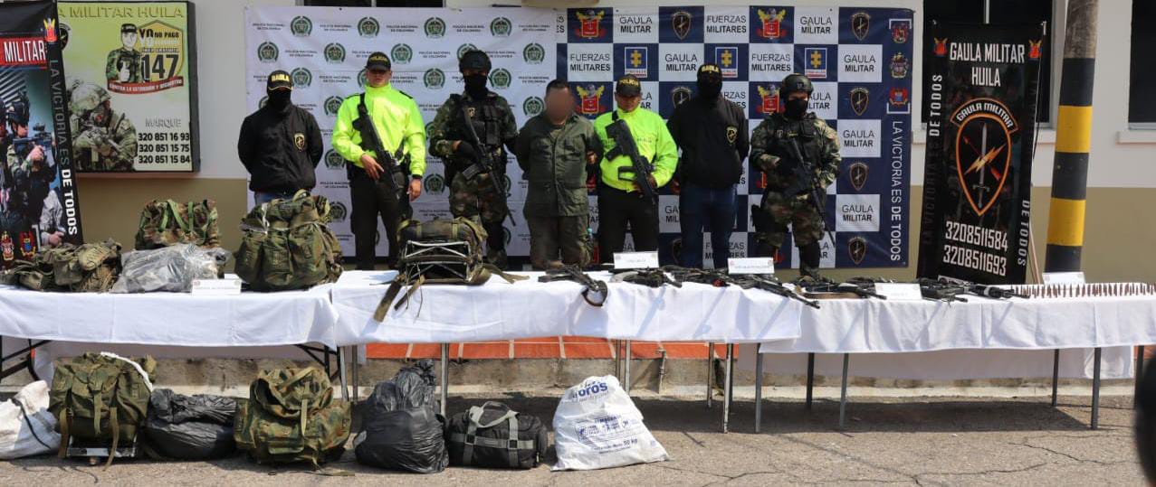 Los detenidos y todo el material incautado fueron puestos a disposición de la Fiscalía General de la Nación para avanzar en las investigaciones correspondientes.