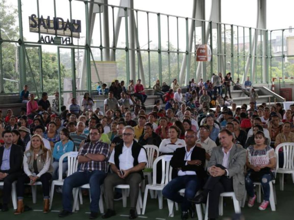 565 familias reciben el reconocimiento de edificación que legaliza sus viviendas