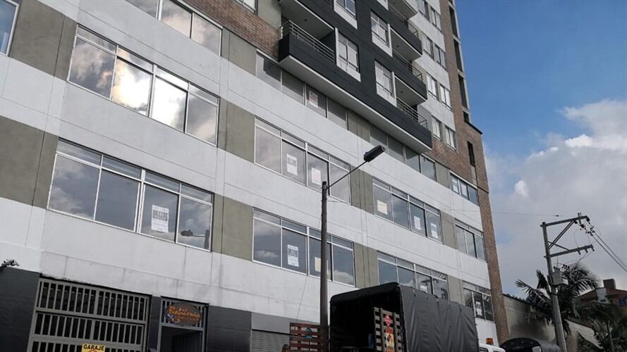 Itagüí: Por riesgo de colapso ordenan la evacuación preventiva e inmediata de un edificio. Foto: Cortesía: @ciudadsur_