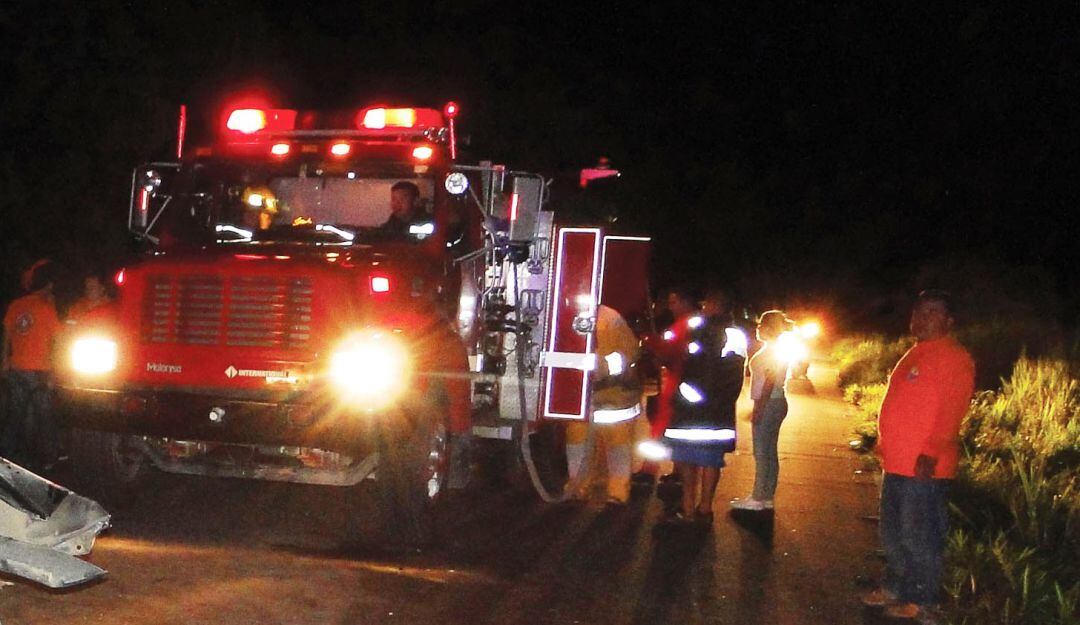 Las víctimas fatales se desplazaban en una motocicleta mientras que el conductor de la tractomula involucrada huyo del lugar