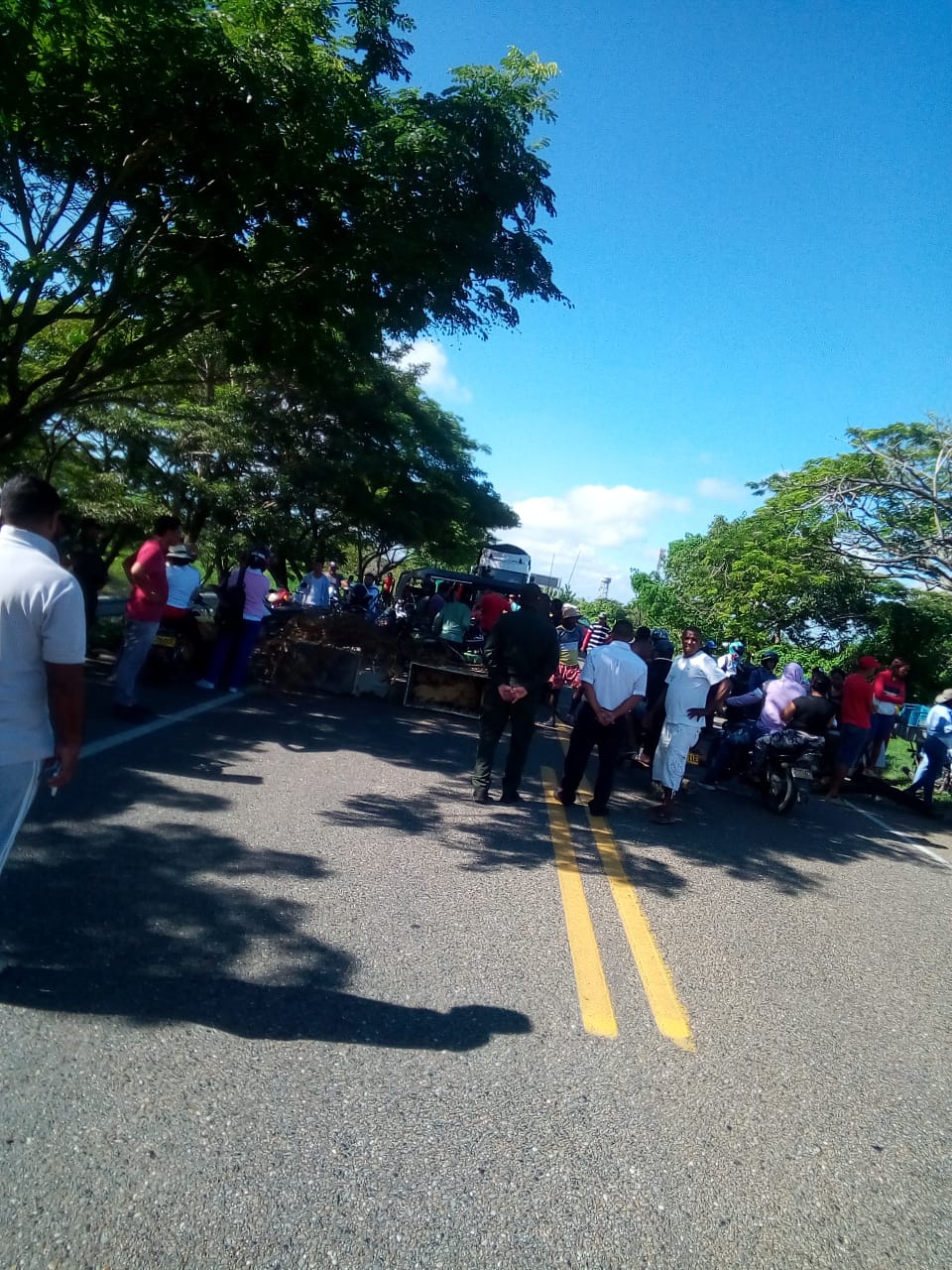 Bloqueo en la vía Oriental a la altura de Campo de la Cruz./Cortesía