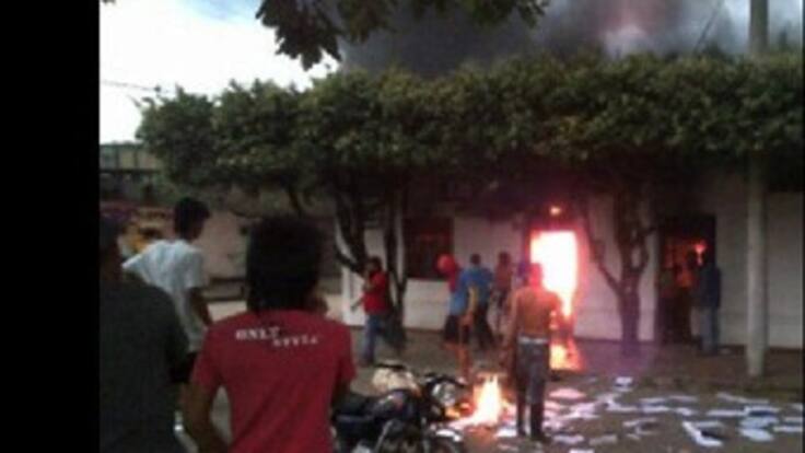 Manifestantes de Tibú prendieron fuego en Alcaldía y Fiscalía