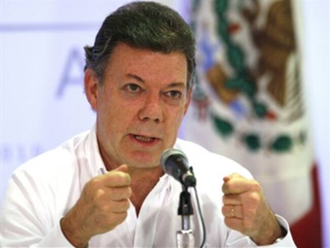 El país no soporta más fiascos en obras viales: Santos