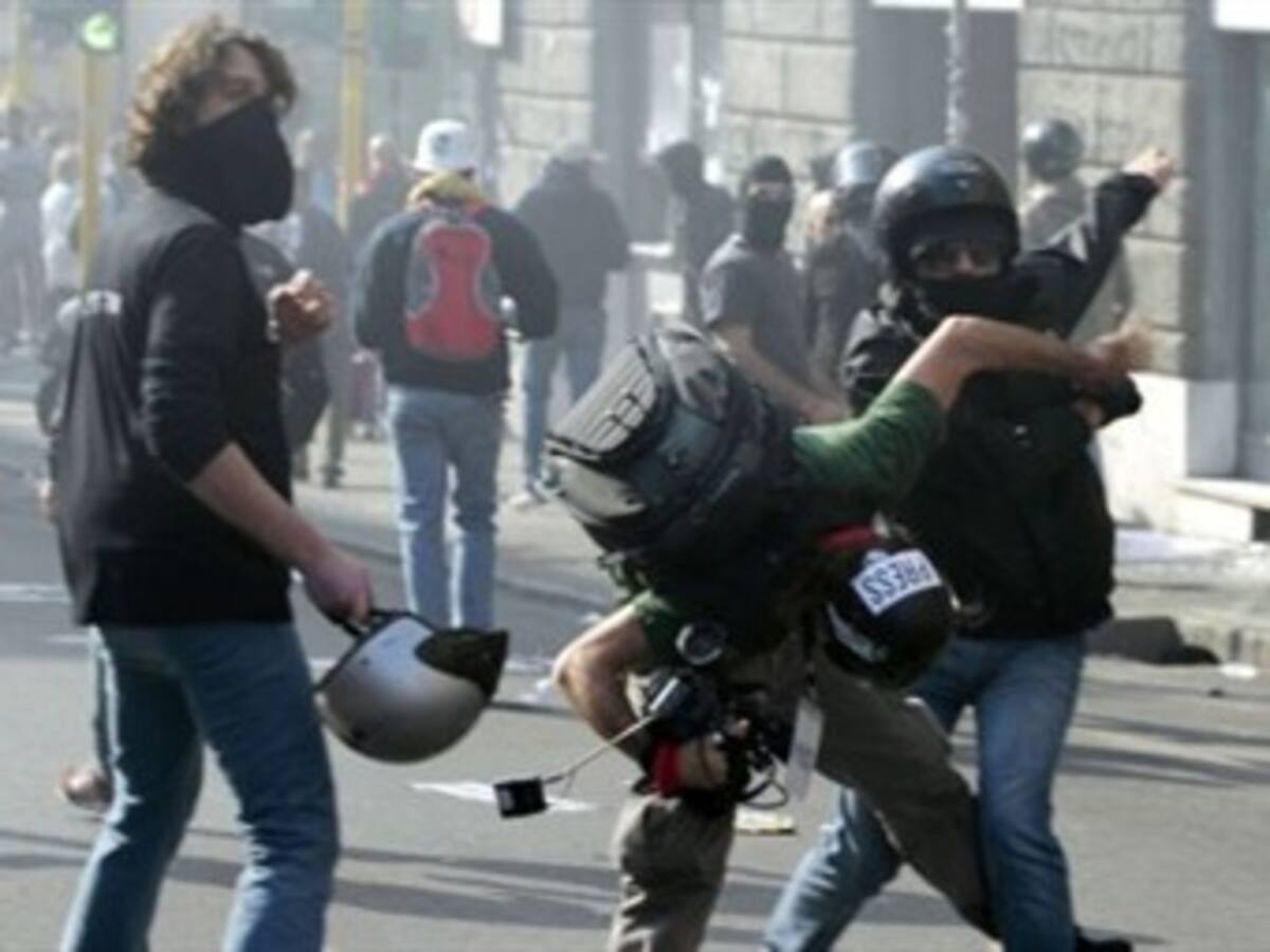 Cerca de 70 personas heridas dejan enfrentamientos en movilización de indignados en Roma
