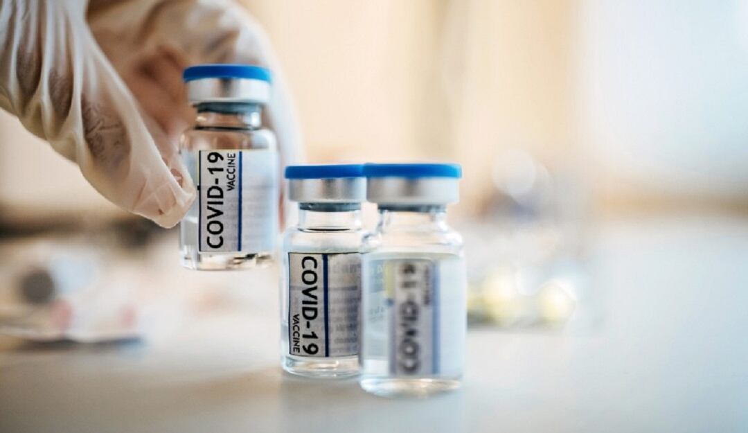 Médicos piden iniciar vacunación en mayores de 5 años