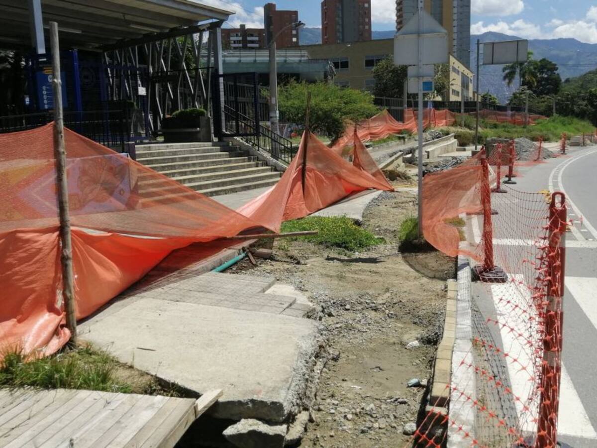 Abandonadas permanecen obras de Metroplús