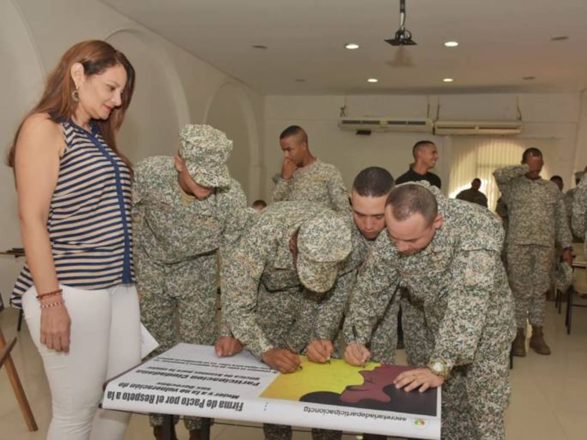 Capacitan a militares de Fuerza Naval del Caribe sobre derechos de la mujer