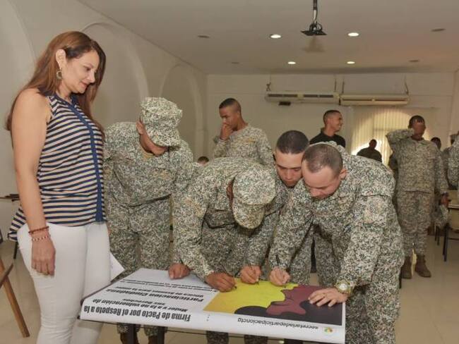 Capacitan a militares de Fuerza Naval del Caribe sobre derechos de la mujer
