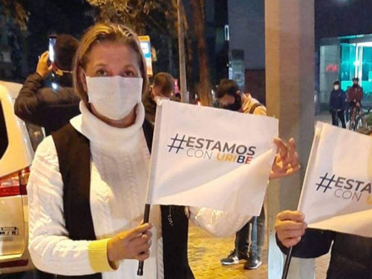 Protestas en Bogotá por detención a Uribe