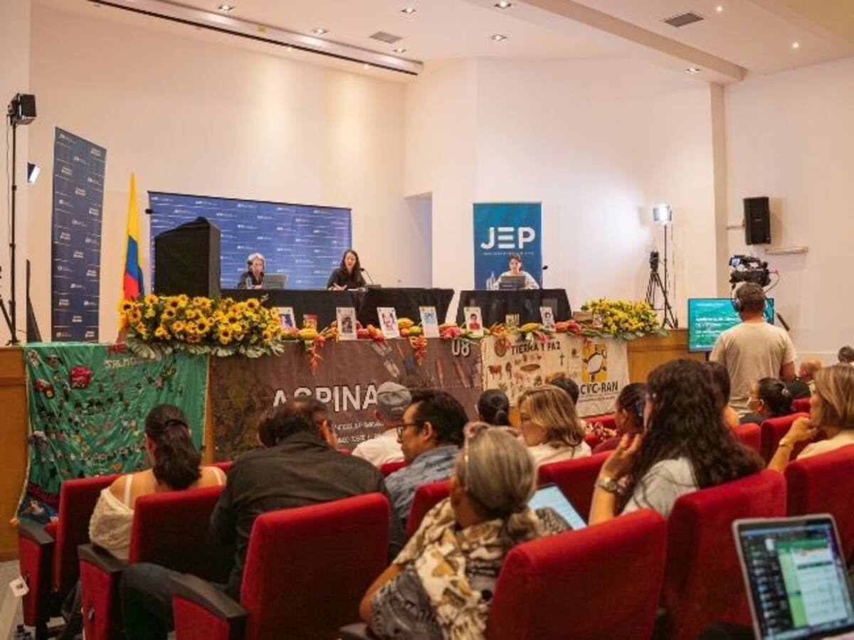 Más de 500 víctimas participaron en audiencia de la JEP por la toma paramilitar de Barrancabermeja