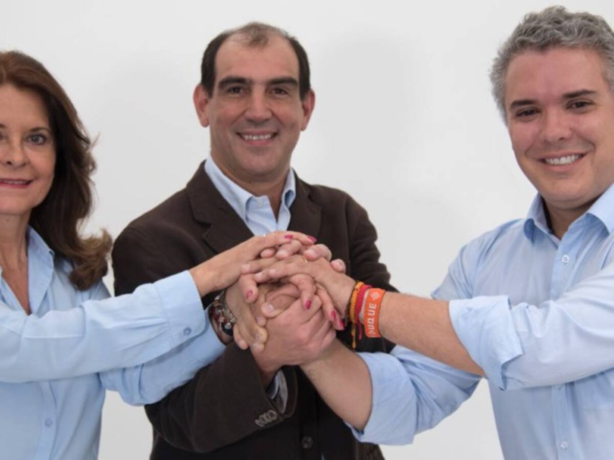 A funcionario del gobierno le ganaron los nervios y volvió al Papa “tocayo”