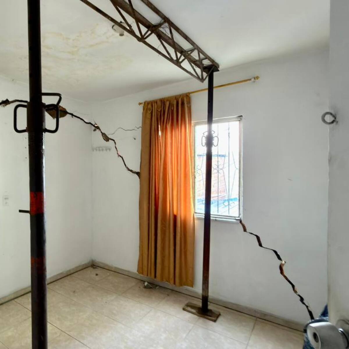 Alcaldía de Bucaramanga atiende emergencia en viviendas del barrio Kennedy