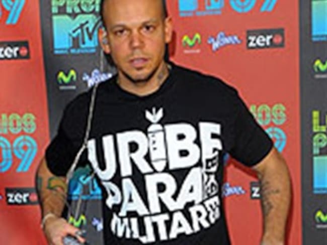 Vocalista de Calle 13 dice que mensaje en su camiseta fue malinterpretado