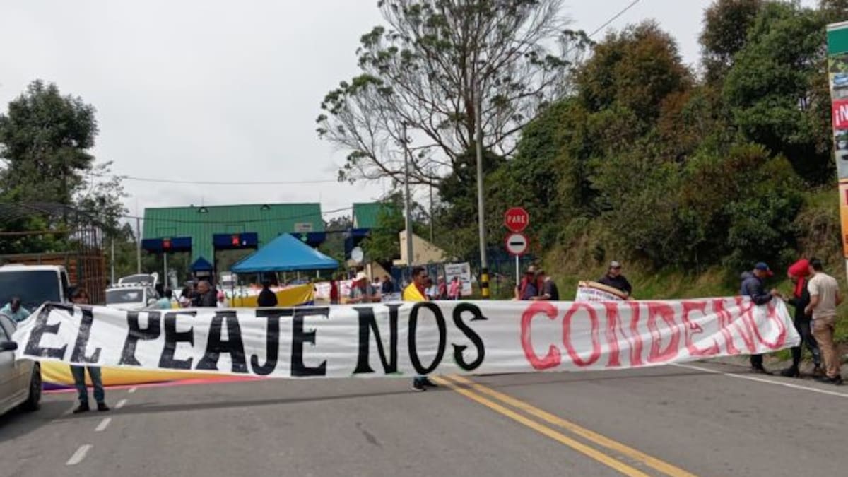 Comunidad protesta en la vía Bucaramanga a Bogotá