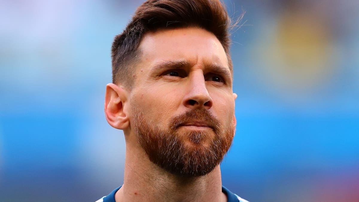 ¿Por qué aceptan dinero de cualquiera por más empapado de sangre que esté?: John Carlin sobre su carta abierta a Messi