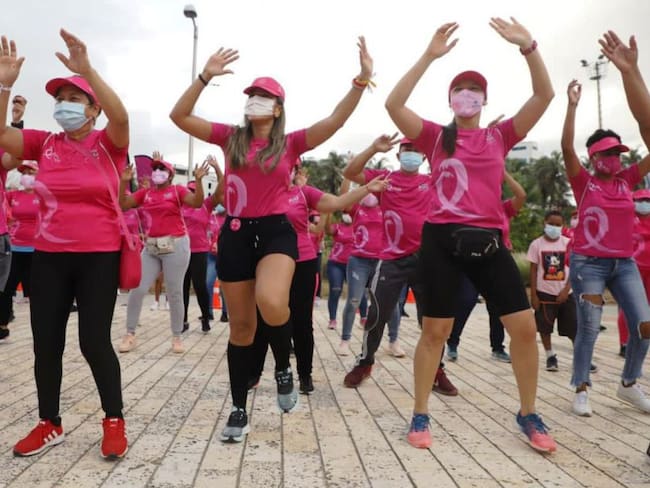 Mutualser EPS dijo no al cáncer de mama con Marea Rosa en Cartagena