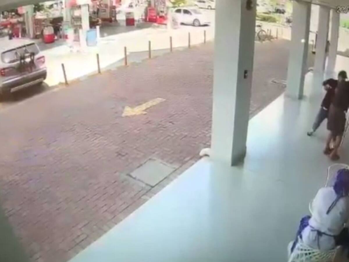 VIDEO: hombre armado comete atraco en el sector turístico de Bocagrande
