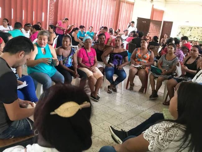 Padres de familia de Cartagena aprenden sobre ciberdependencia, sexting, grooming, ciberacoso