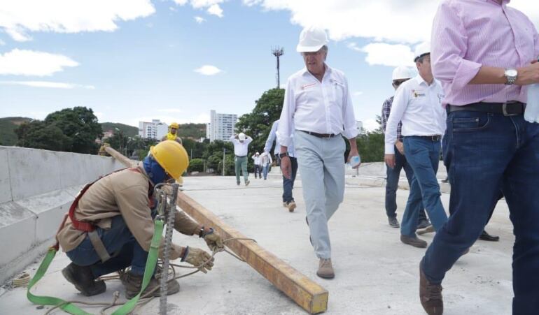 El ministro de transportes German Cardona examinó el puente Benito Hernández