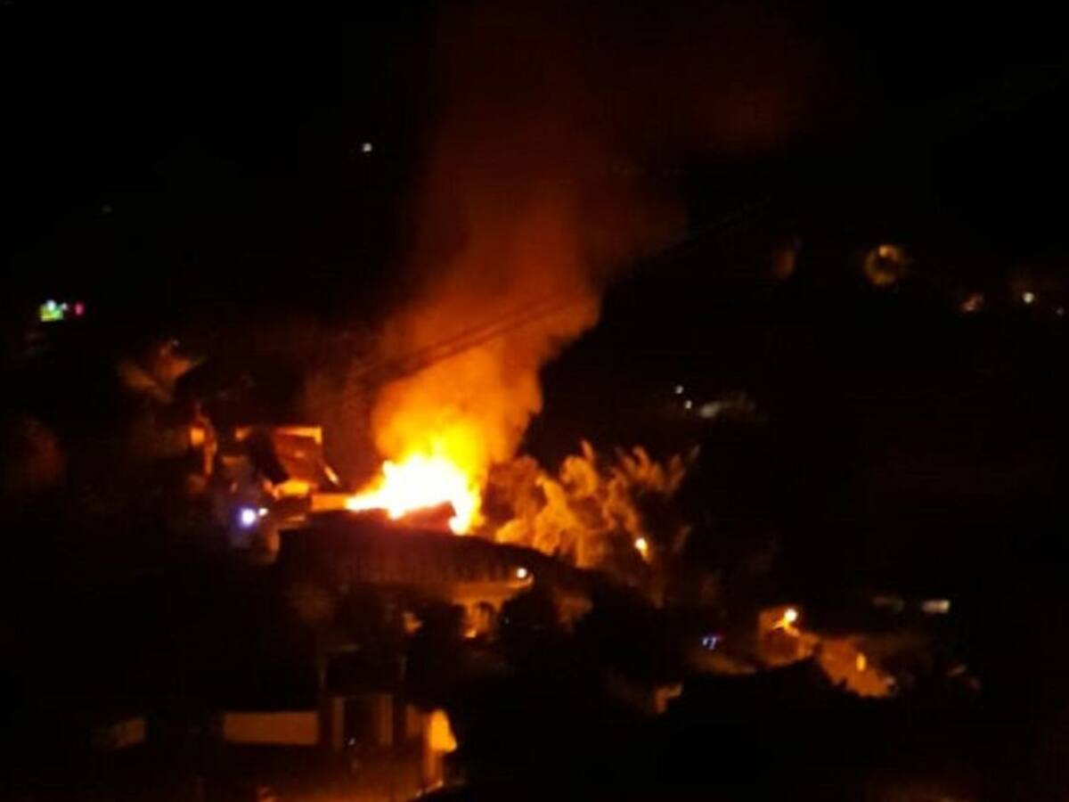 Incendio provocado en Aranzazu dejó 3 viviendas incineradas y 15 afectados