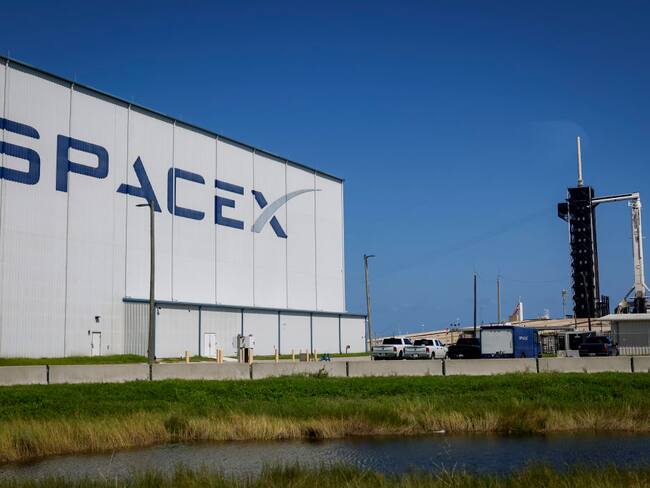 CAPE CANAVERAL, FLORIDA - AUGUST 25: A SpaceX Falcon 9 rocket with the Crew Dragon spacecraft sits on Launch Complex 39A after its launch was scrubbed at the Kennedy Space Center on August 25, 2023 in Cape Canaveral, Florida. NASA's SpaceX Crew-7 mission is the seventh crew rotation mission of the SpaceX Crew Dragon spacecraft and Falcon 9 rocket to the International Space Station as part of the agency's Commercial Crew Program. (Photo by Eva Marie Uzcategui/Getty Images)