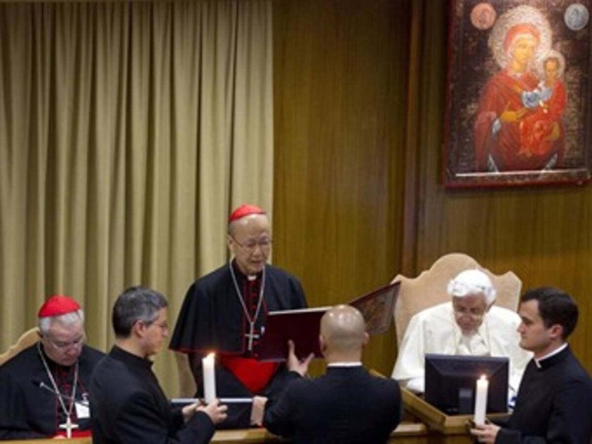 Obispos reiteran que divorciados vueltos a casar no pueden comulgar