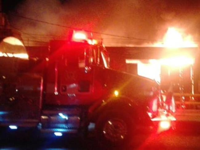 Emergencia por incendio en fábrica de colchones en el sur de Bogotá