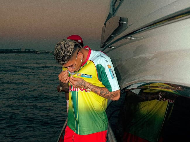 Jorge Carrascal besa la camiseta del Real Cartagena / Instagram: Jorge Carrascal.