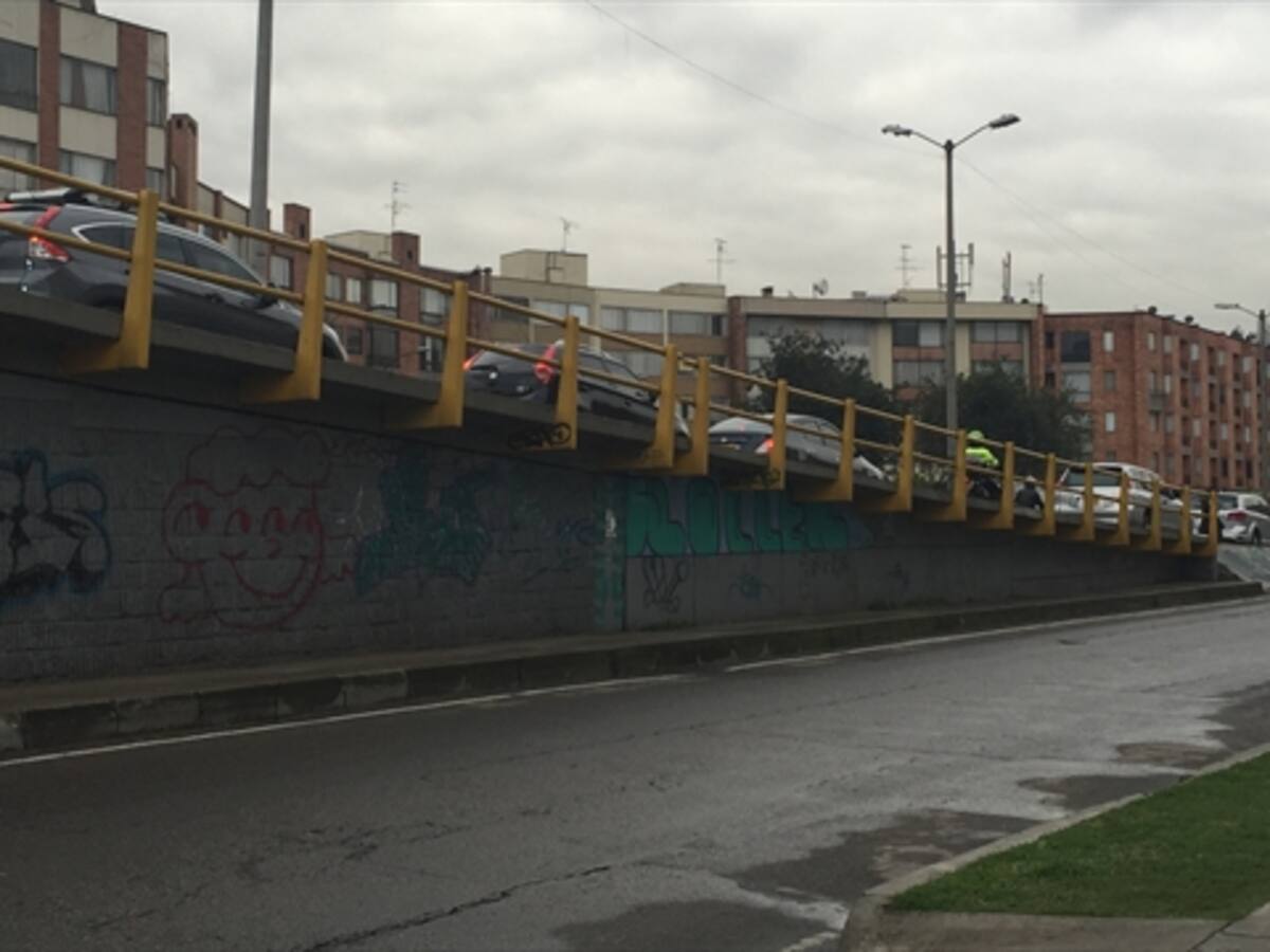 Enormes trancones en la calle 116 por cierre bajo puente vehicular