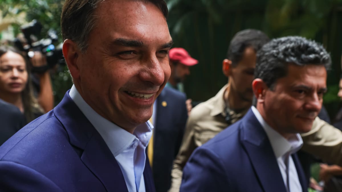 Flávio Bolsonaro gana la primera vuelta presidencial en Brasil