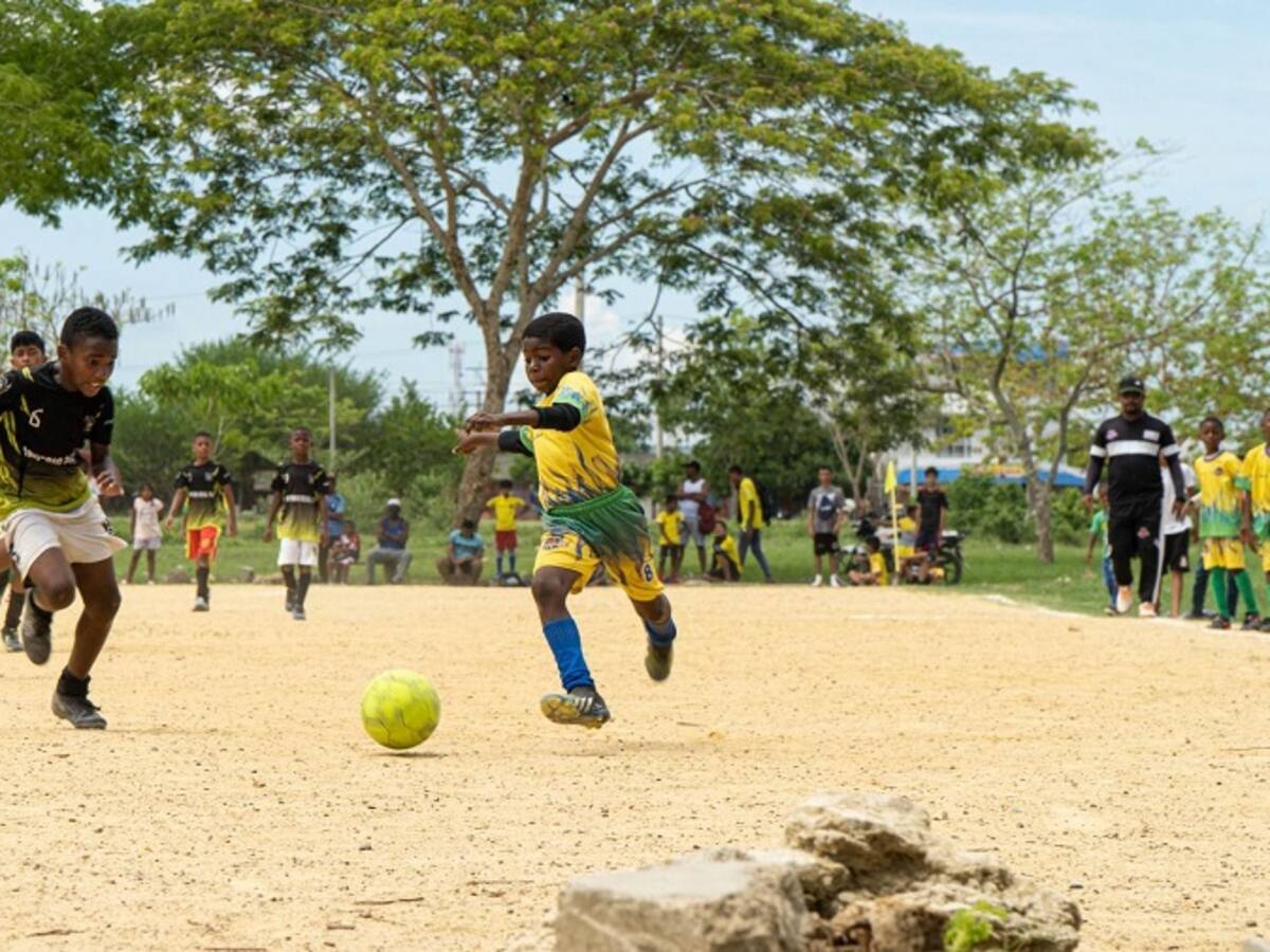 En Bicentenario le apuestan al deporte, el trabajo en equipo y los valores