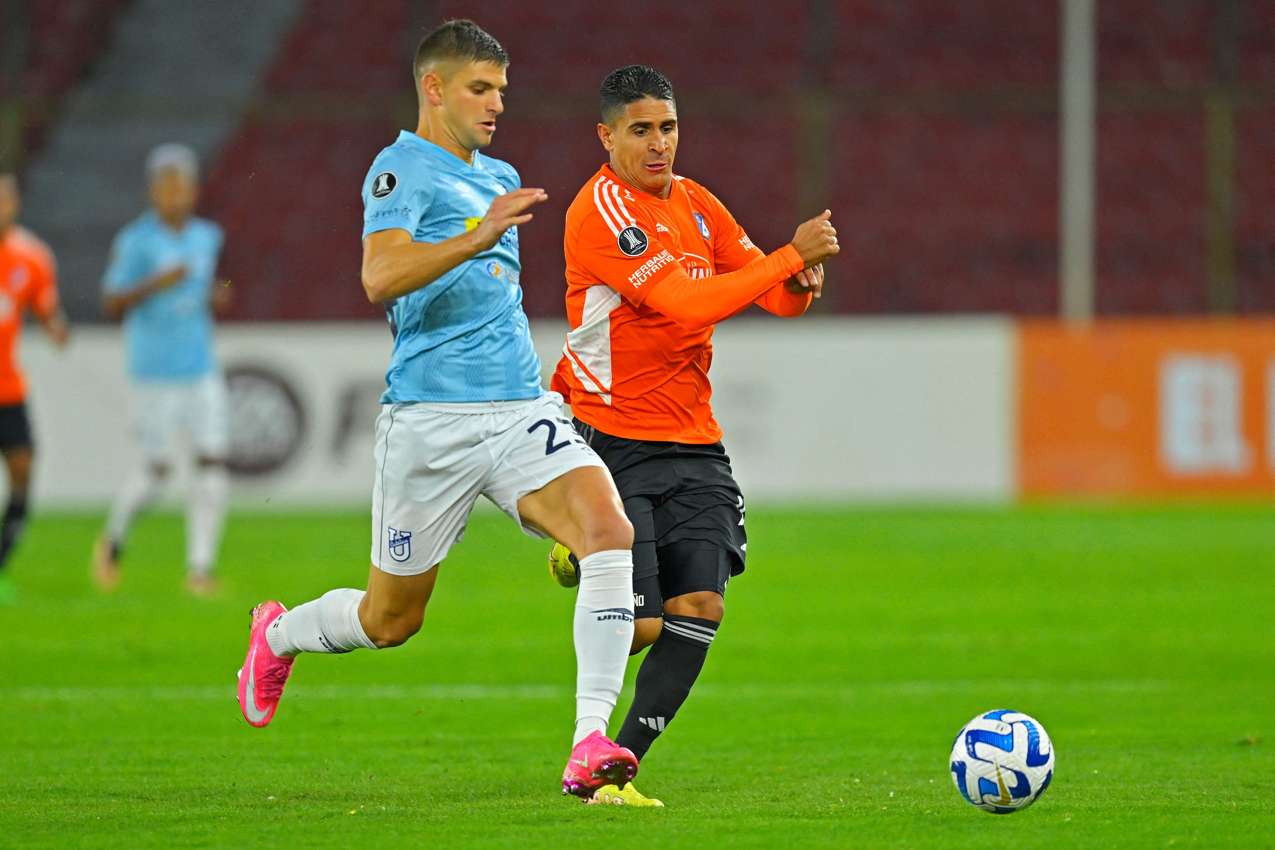 Duelo entre Universidad Catolica y Millonarios por Copa Libertadores. (Photo by Rodrigo BUENDIA / AFP) (Photo by RODRIGO BUENDIA/AFP via Getty Images)