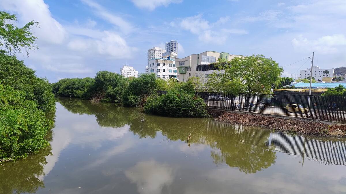 En el barrio Pie de la Popa pidieron limpieza de caño San Lázaro para mitigar inundaciones