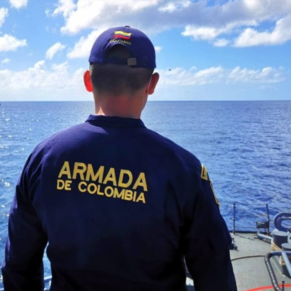 Urabá: Una embarcación de la Armada chocó con una lancha artesanal; un menor está desaparecido